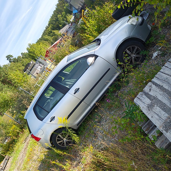 Volkswagen Golf V 2 of 5