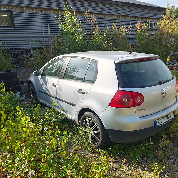 Volkswagen Golf V 5 of 5