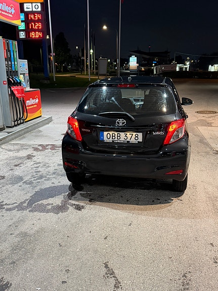 Toyota Yaris 5 of 10