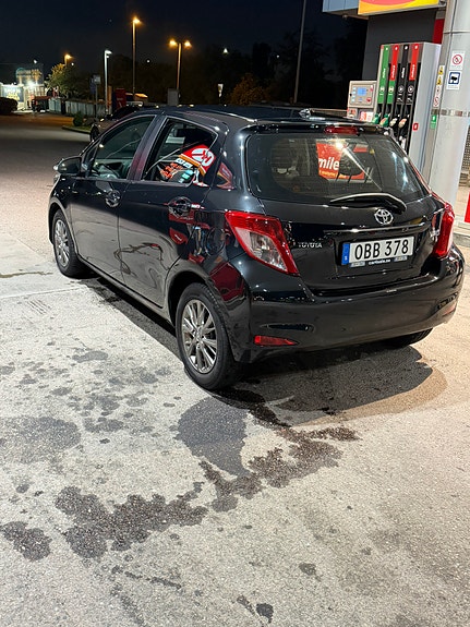 Toyota Yaris 4 of 10