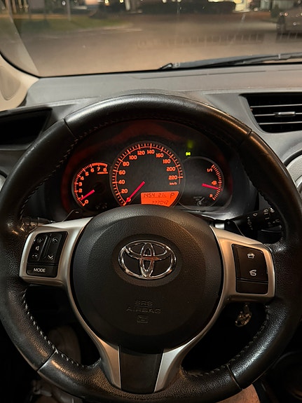 Toyota Yaris 6 of 10