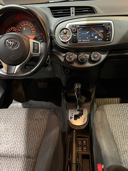 Toyota Yaris 9 of 10