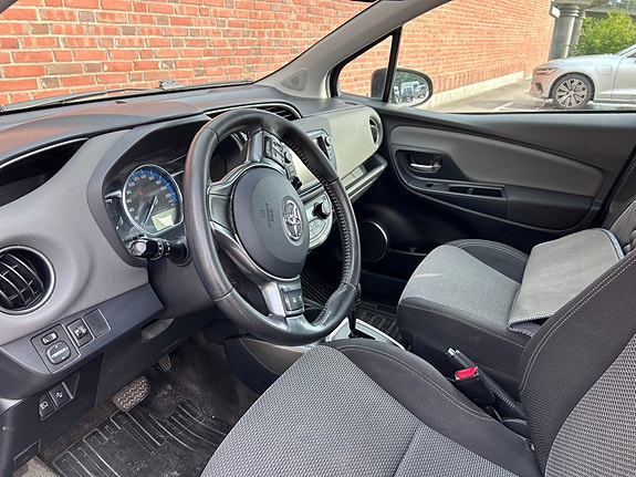 Toyota Yaris 6 of 9