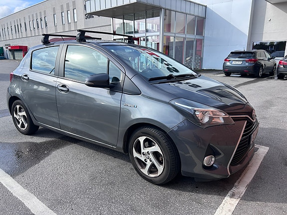 Toyota Yaris 4 of 9