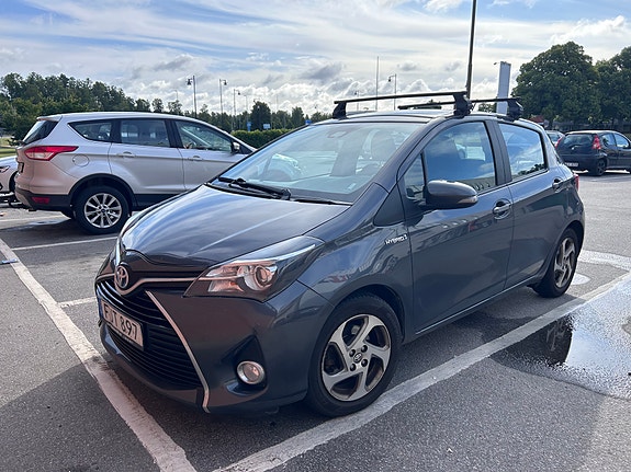 Toyota Yaris 3 of 9
