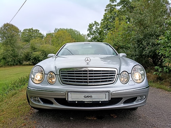 Mercedes-Benz E240 2 of 9