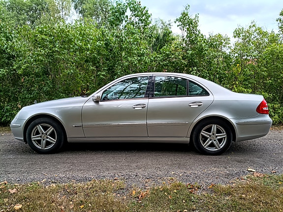 Mercedes-Benz E240 4 of 9