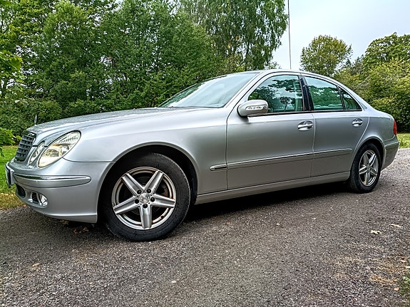 Mercedes-Benz E240 3 of 9