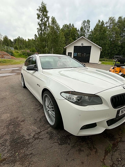 BMW 520d 2 of 7