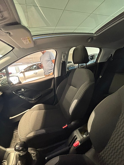Peugeot 208 9 of 10