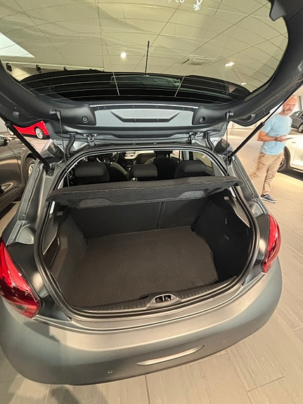 Peugeot 208 6 of 10