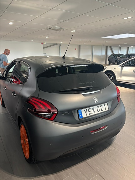Peugeot 208 5 of 10