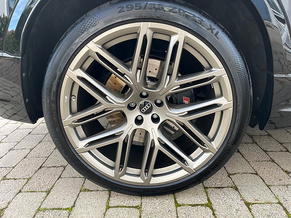 Audi RS Q8 4 of 9