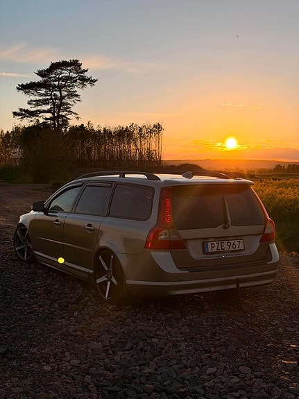 Volvo V70 2 of 10