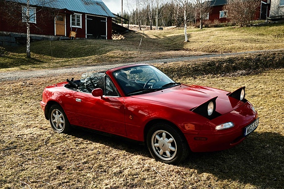 Mazda MX-5 2 of 5
