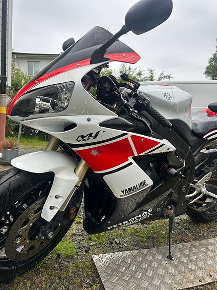 Yamaha YZF-R1 3 of 4