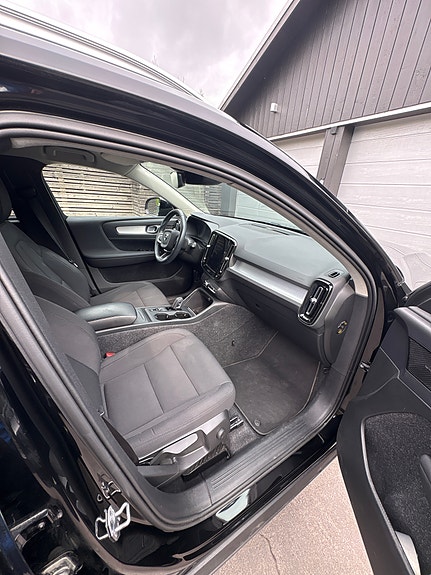 Volvo XC40 4 of 8