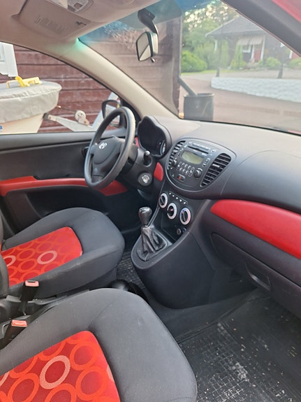 Hyundai i10 2 of 4