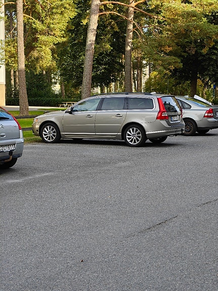 Volvo V70 2 of 4
