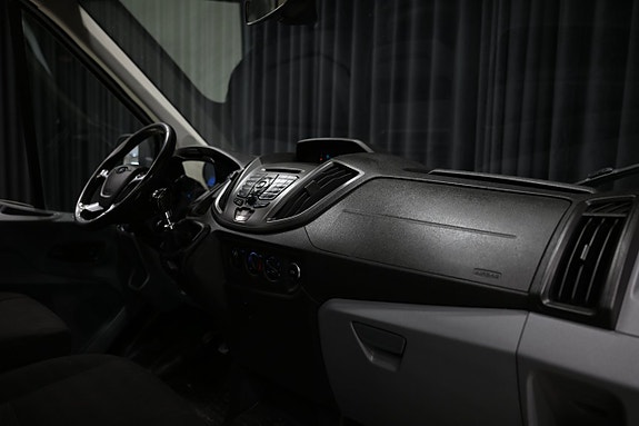 Ford Transit 26 of 28