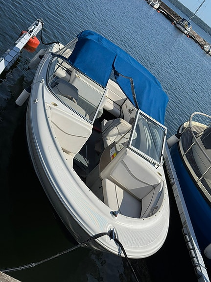 Bayliner 2150 Capri bowrider 3 of 4
