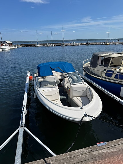 Bayliner 2150 Capri bowrider 2 of 4