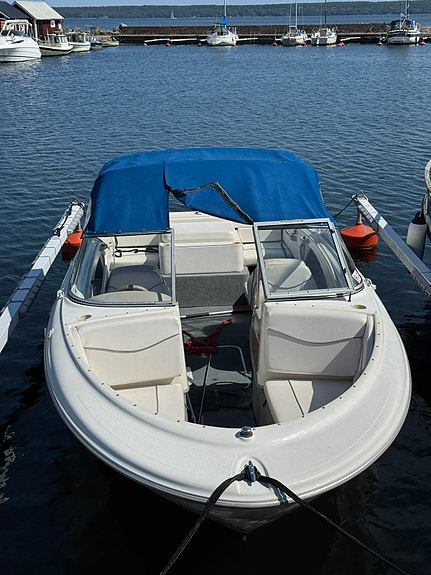 Bayliner 2150 Capri bowrider 4 of 4