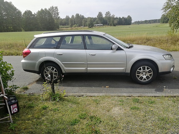 Subaru Outback 2 of 6