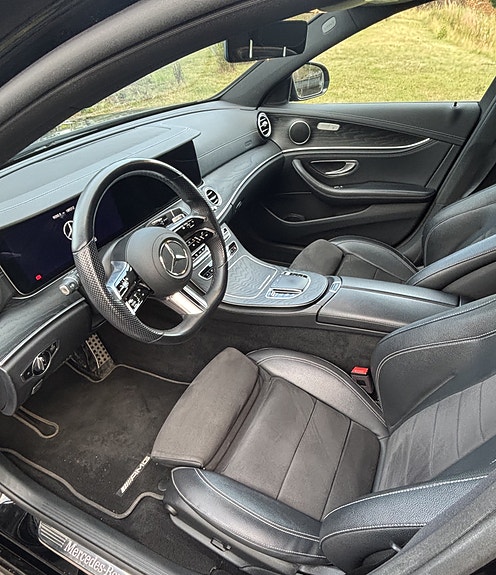 Mercedes-Benz E220 5 of 7