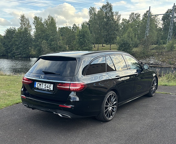 Mercedes-Benz E220 2 of 7