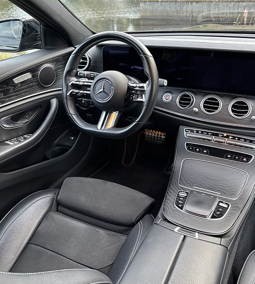 Mercedes-Benz E220 4 of 7