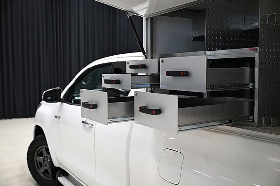 Toyota HiLux 16 of 30