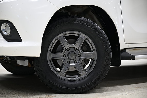 Toyota HiLux 6 of 30