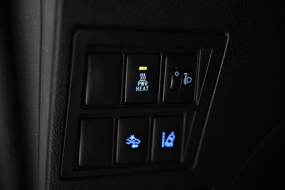 Toyota HiLux 28 of 30