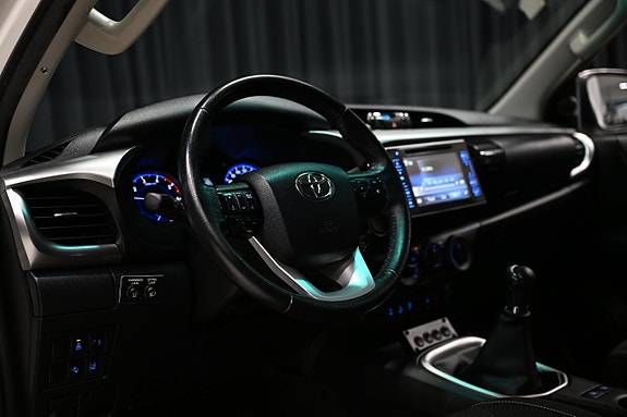 Toyota HiLux 20 of 30
