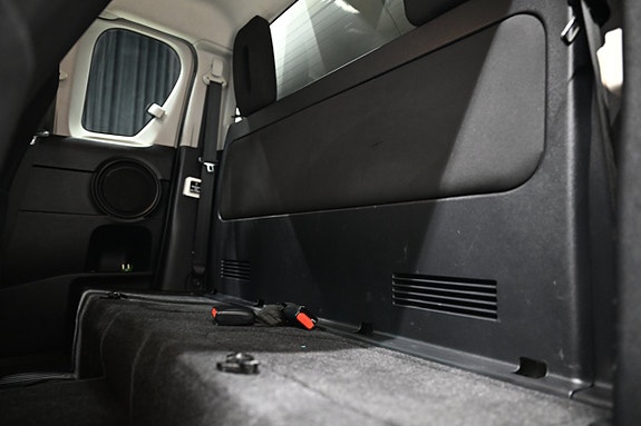 Toyota HiLux 23 of 30