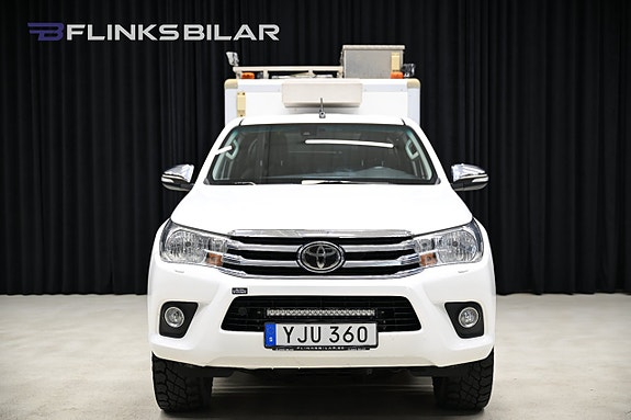 Toyota HiLux 10 of 30