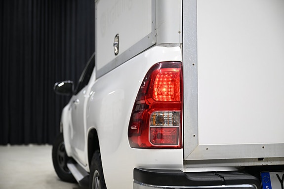 Toyota HiLux 8 of 30