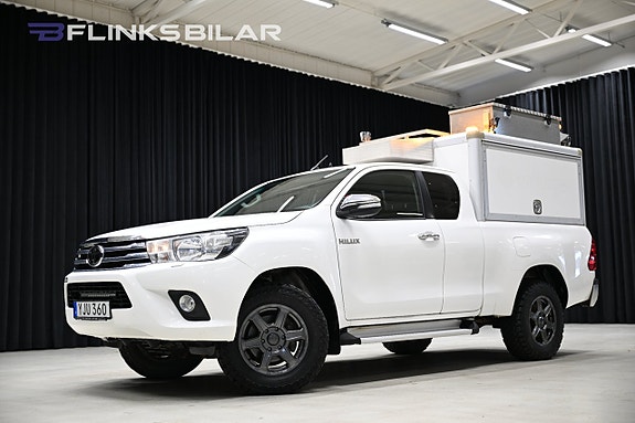Toyota HiLux 2 of 30