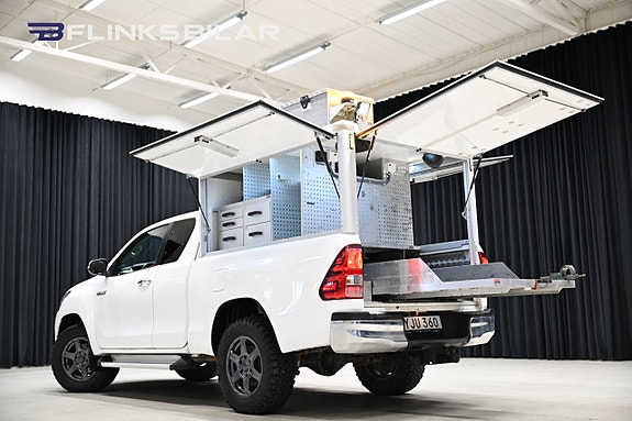 Toyota HiLux 12 of 30