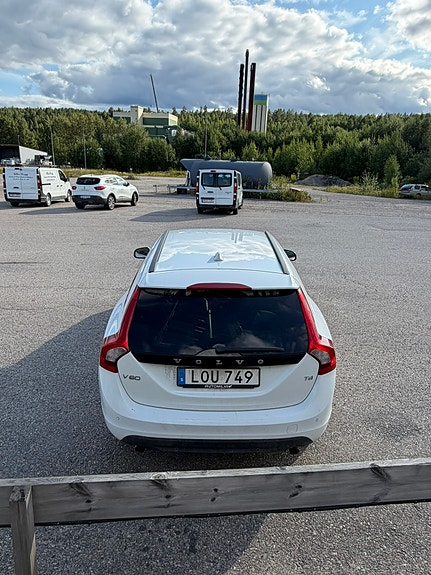 Volvo V60 4 of 5