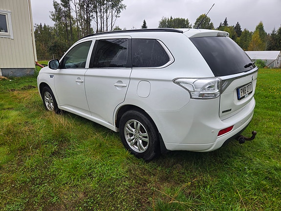 Mitsubishi Outlander 2 of 16