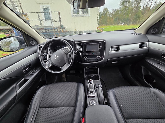 Mitsubishi Outlander 5 of 16