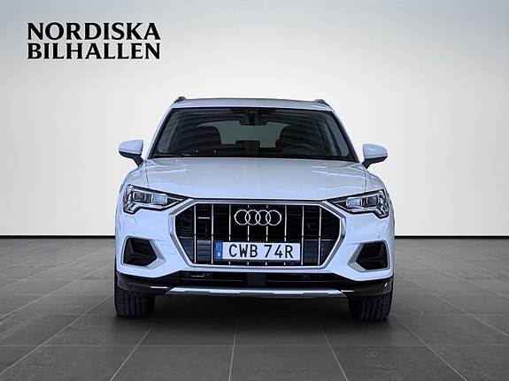Audi Q3 2 of 18