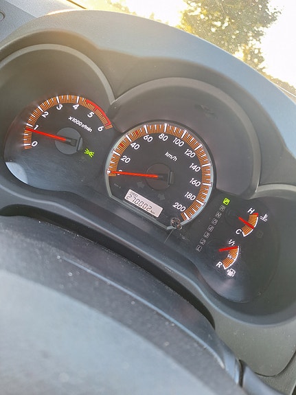 Toyota HiLux 3 of 6