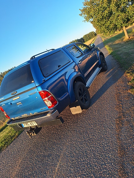 Toyota HiLux 4 of 6
