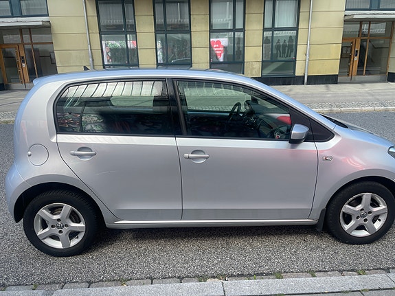 Volkswagen UP! 3 of 6