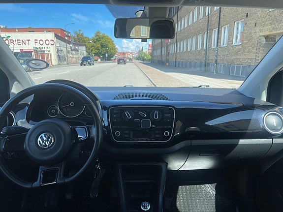Volkswagen UP! 5 of 6