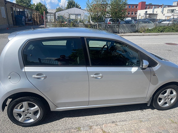 Volkswagen UP! 4 of 6