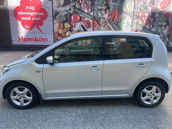 Volkswagen UP! 2 of 6